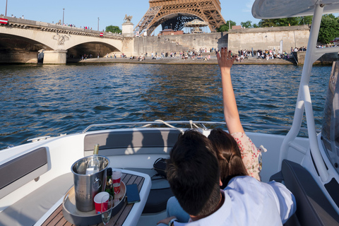 Paris: Private Seine River Cruise Paris: Private Seine River Cruise with Guide