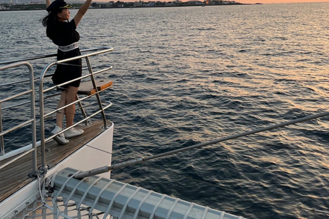 Jeju: Yacht Tour with Optional Sunset or Haenyeo Experience Sunset Tour