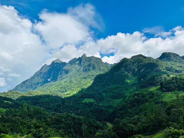 Sacred Chiang Dao: Cave & Temples Full-Day Tour