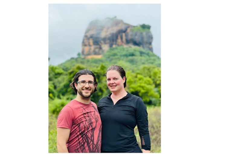 Safari en Tuk Tuk de Kandy a Sigiriya: Historias de maravillas antiguas