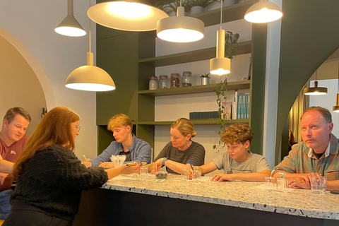 Monaco: laboratorio di creazione di profumi con un profumiere