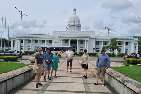 Colombo: Tour privado guiado en Tuk Tuk por la ciudad con recogida en el hotel