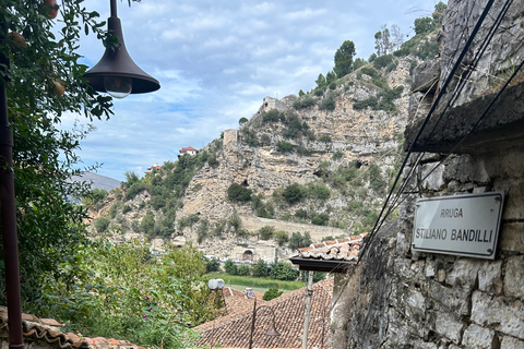 De la côte à la montagne : Circuit des sept villes d&#039;Albanie