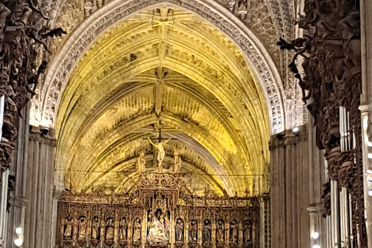 Guided visit of the Royal Alcazar, Cathedral, and Giralda with priority access Guided tour of the Royal Alcazar, Cathedral, and Giralda with fast track access