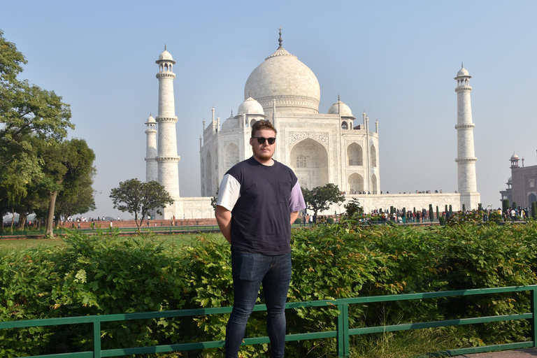 Taj Mahal, Agra Sightseeing Tour mit zusätzlichen TransfersVon Jaipur aus: Tour mit AC Auto, Fahrer, Guide und Eintrittsgeldern