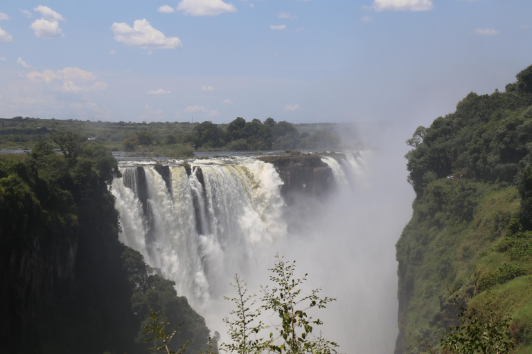 Visite privée des chutes Victoria avec déjeuner et vol en hélicoptère