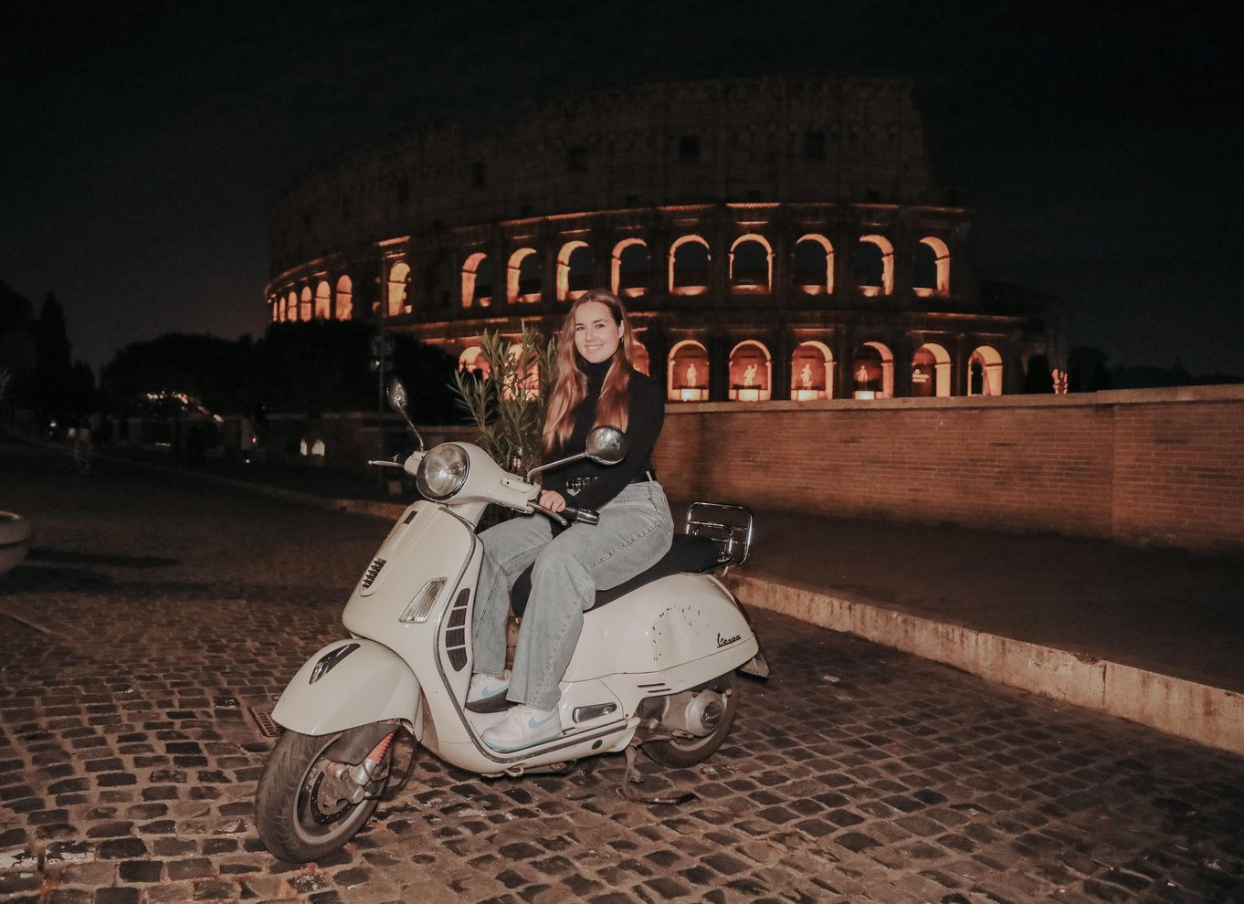 Vespa Rue De Rome Rome: Vespa Tour of Iconic Locations | BookYourTour.com