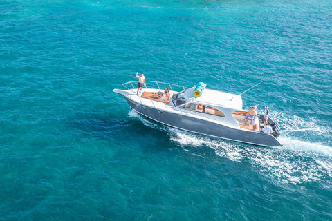 Exclusive Isla Mujeres and Cancun Private Yacht Tour