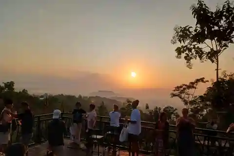 Yogyakarta: Borobudur Sunrise ClimbUP Guarantee & Prambanan