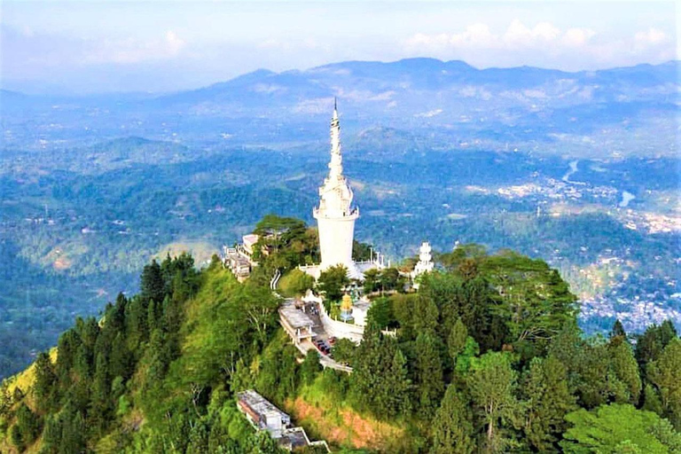 Kandy: Ambuluwawa Tower and City Highlights Day Tour