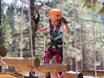 Sasquatch Hollow : Aventure en tyrolienne pour les enfants