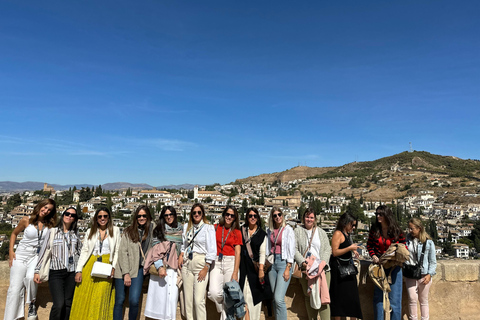 Granada: Tour privato completo dell&#039;Alhambra con i palazzi nazarí