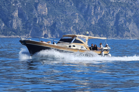Amalfi: Amalfi Coast Boat Trip with Music and Snacks