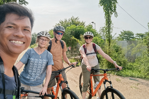 Phnom Penh: Silk Island Cycling Aventure & Lunch with Locals