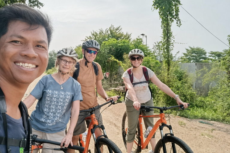 Phnom Penh: Silk Island Cycling Aventure & Lunch with Locals