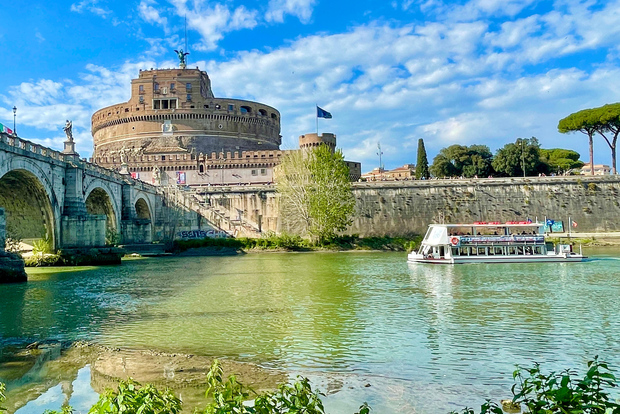 Rome: Food Tasting and Wine Pairing & Tiber River Boat Ride