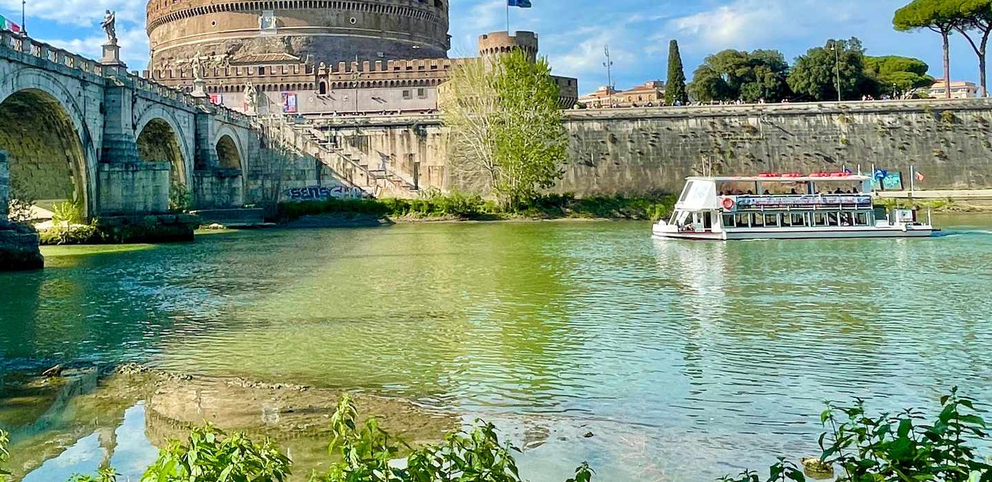 Rom: Verkostung von Speisen und Weinen mit Bootsfahrt auf dem Tiber Rom: Verkostung von Speisen und Weinen mit Bootsfahrt auf dem Tiber