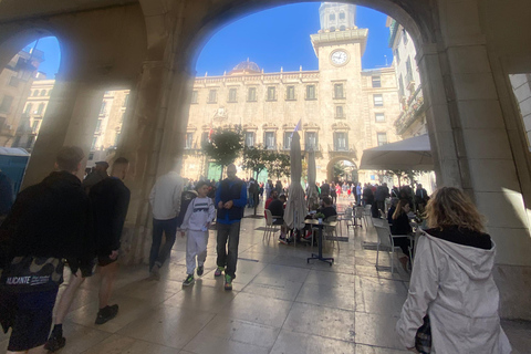 Alicante: Private Easy-walking City Tour & Castle.Shore also