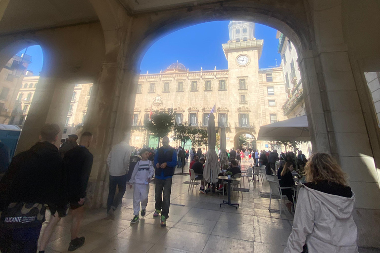 Alicante: Private Easy-walking City Tour & Castle.Shore also