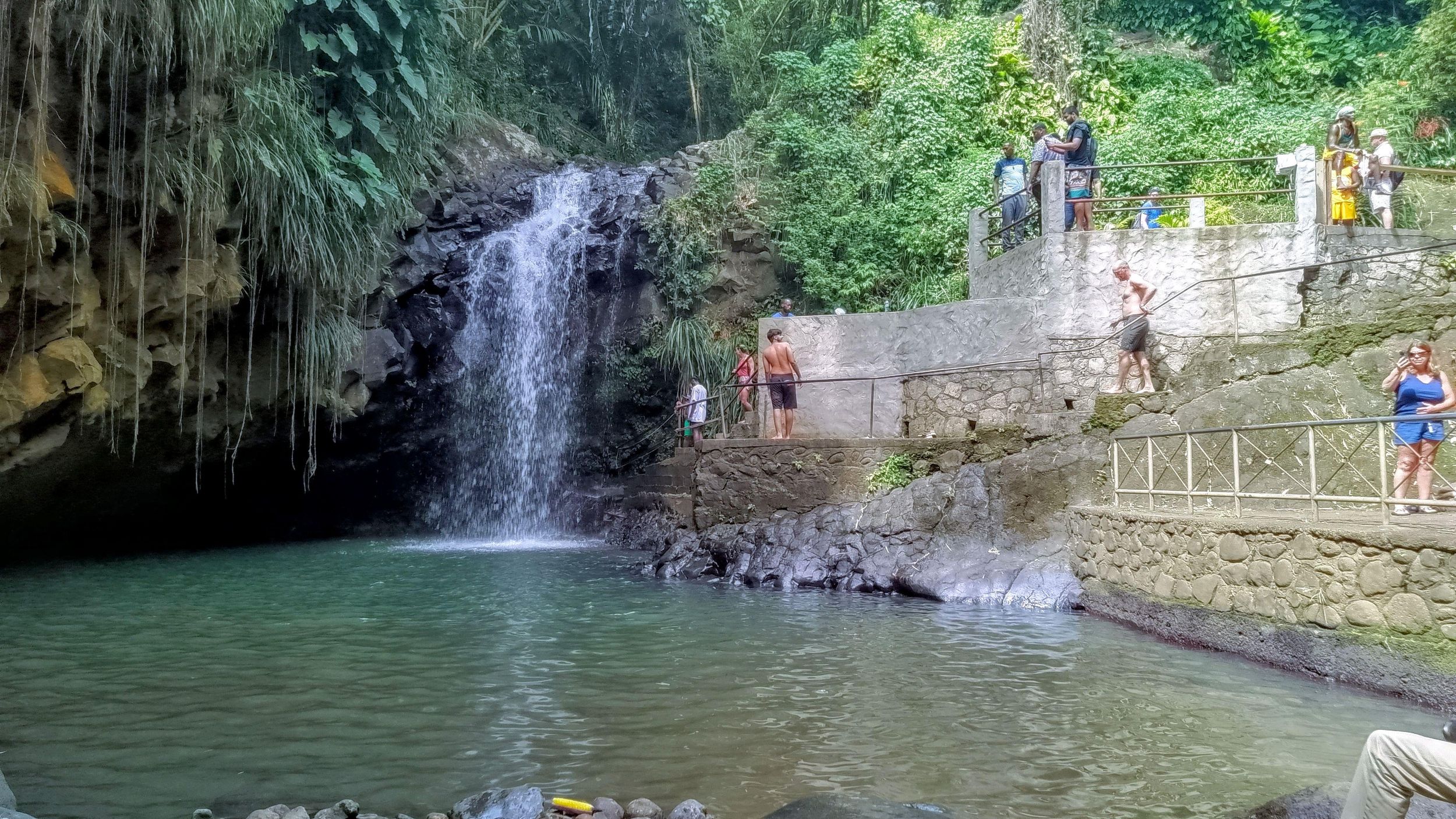 Landausflug auf Grenada: Wasserfall, Fort & Strandbesuch