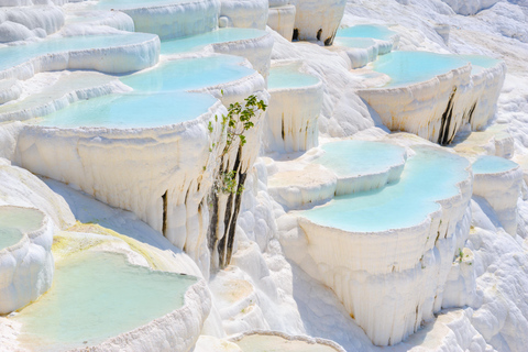 Jednodniowa wycieczka do Pamukkale z Antalyi z przesiadką w KusadasiPamukkale Day Tour z Antalyi z dowozem do Kusadasi