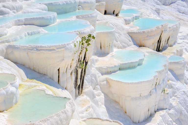 Jednodniowa wycieczka do Pamukkale z Antalyi z przesiadką w KusadasiPamukkale Day Tour z Antalyi z dowozem do Kusadasi