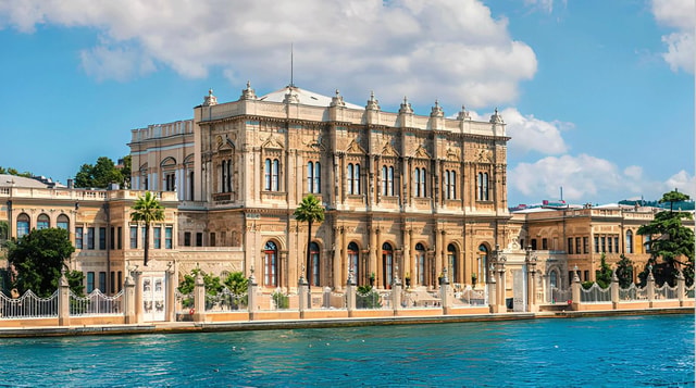 Istanbul: Dolmabahçe Palace and Bosphorus City Tour & Lunch