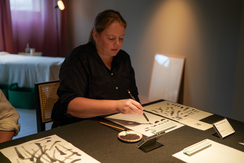 Taller de caligrafía en Kioto: diseña tu logotipo kanji en papel washiTaller de caligrafía en Kioto: diseña tu logotipo kanji en washi