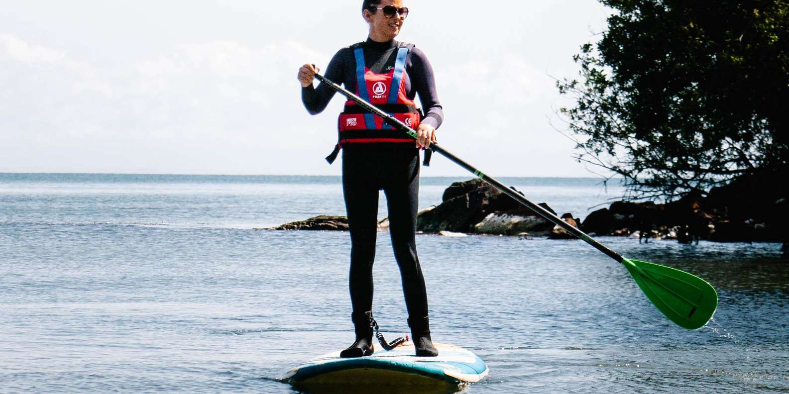 スタッドランド湾、ドーセット：パドルボードレッスン | GetYourGuide