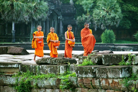 Siem Reap: Angkor Wat Sunrise & Bayon Private Tour