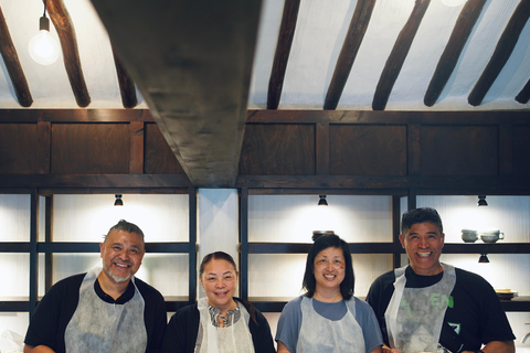 Clase de cocina Royal Seoul en un hanok centenarioClase de cocina real de Seúl en una casa tradicional hanok de 100 años de antigüedad