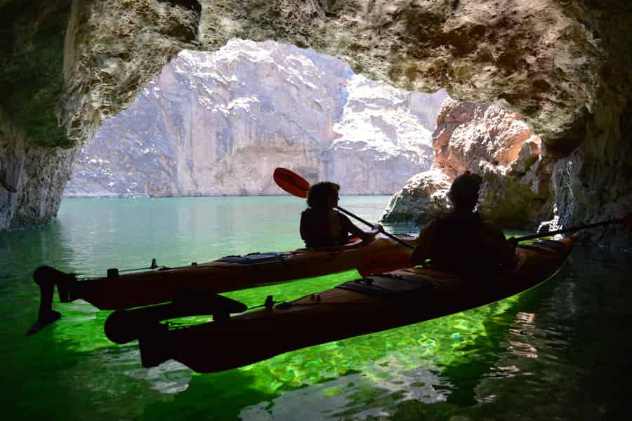 Von Las Vegas aus: Geführte vierstündige Emerald Cave Tour mit Mittagessen. Foto: GetYourGuide