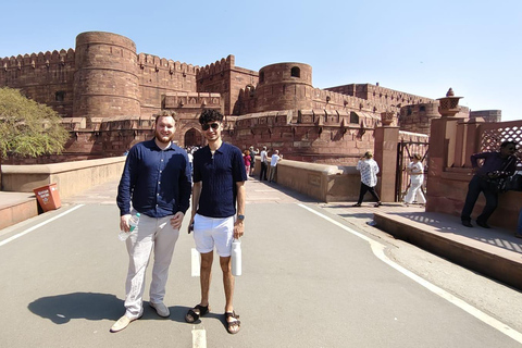 From Delhi: Taj Mahal Day Tour with 5 Star Hotel Lunch From Delhi: Tour with Driver, Guide, Entry Tickets & 5* Meal