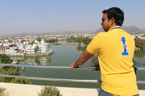 Udaipur: Private City Tour with Guide and Transfers