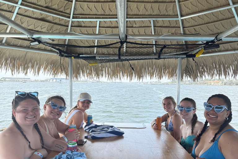 Panama City Beach: 90 minuti di tour in barca Tiki al tramontoTour privato del tramonto Tiki per un massimo di 26 ospiti