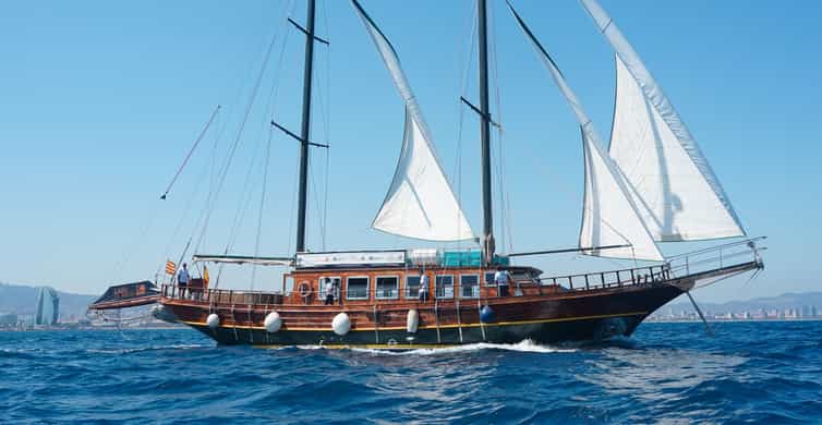 Barcelona: Sunset Sailing Cruise with Live Music photo 4