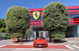 Ab Mailand: Private Tour zum Ferrari-Museum in Parma