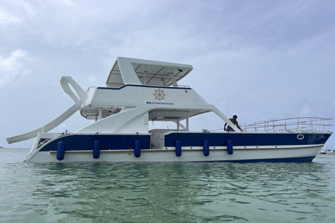 蓬塔卡纳：派对游船巡航（含浮潜和饮品）