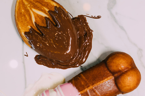 Bucharest: Naughty Waffle Workshop with Drink and Souvenir