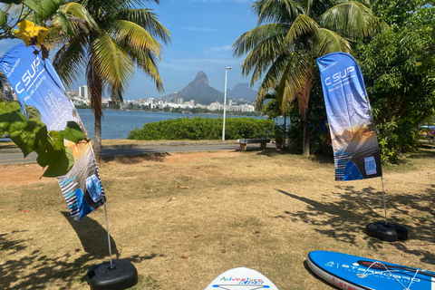 Rio : SUP Paddleboarding avec transfert en VW Kombi TransporterSUP Paddling au point de rencontre de Lagoa pendant 1,5 heures