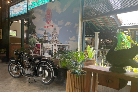 Yogyakarta: o Reino Mataram permanece com o artesanato em prataYogyakarta: Vestígios do Reino Mataram com exposição de prata