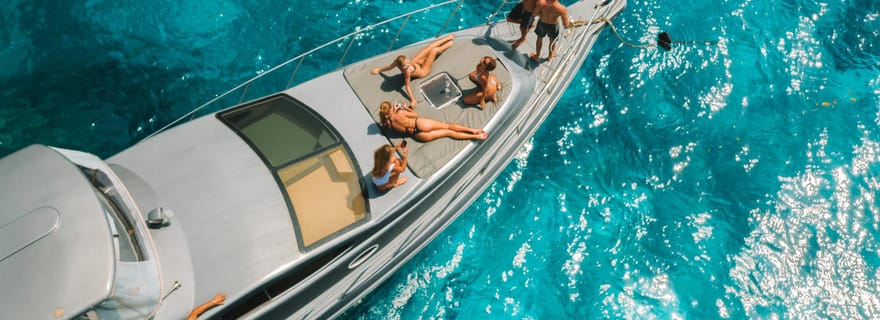 Bali : Nusa Penida en yacht haut de gamme, raies manta, excursion terrestre