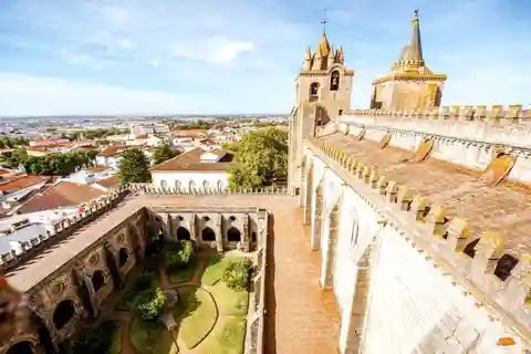 From Lisbon: Private Évora and Monsaraz Day Trip