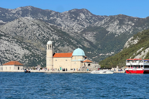 Paraíso Azul: recorrido en barco por la cueva Azul y la bahía de Kotor