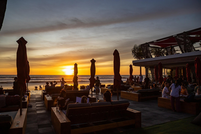 Bali : Aventure au sud de Bali. Beach Club, dîner au coucher du soleil et plus encoreBali : L'expérience ultime de R&R dans le sud de Bali