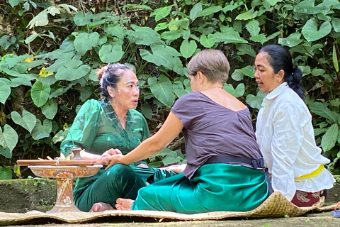 Ubud: Palm Reading and Trauma Healing Therapy