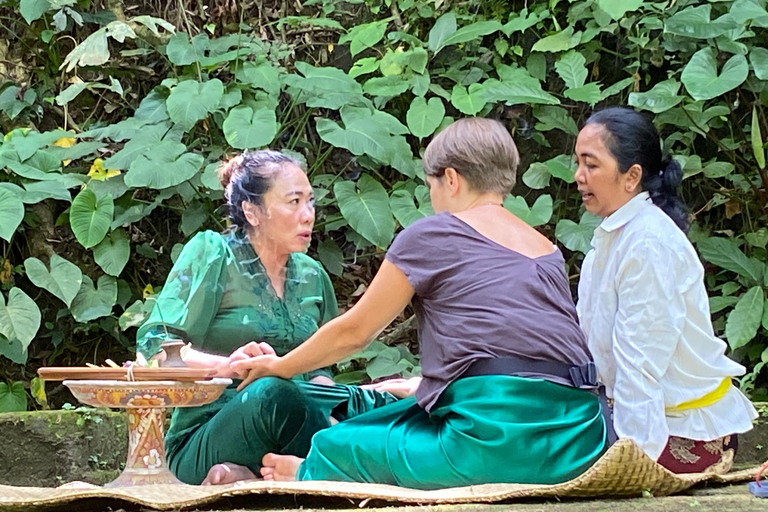 Ubud: Palm Reading and Trauma Healing Therapy