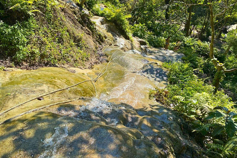 Disfruta de la Cascada Pegajosa y del Parque Nacional de la Fuente de Chet Si