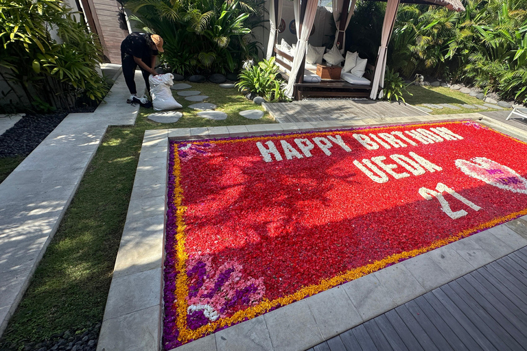 Pool Flower Decorations Bali: Birthday-Honeymoon-AnniversaryPool Flower Decoration Bali: Up to 27sqm pool