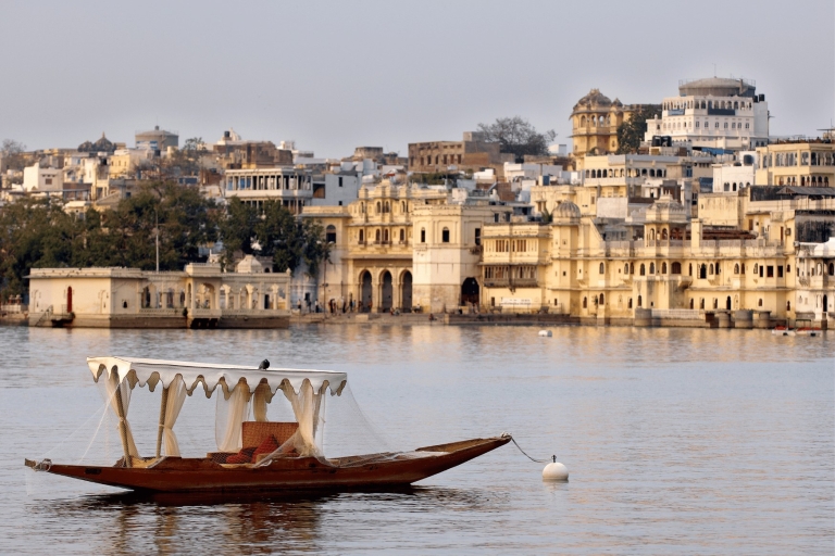 Visita guiada a pie por el Ghat y paseo en barco por la ciudad de Udaipur